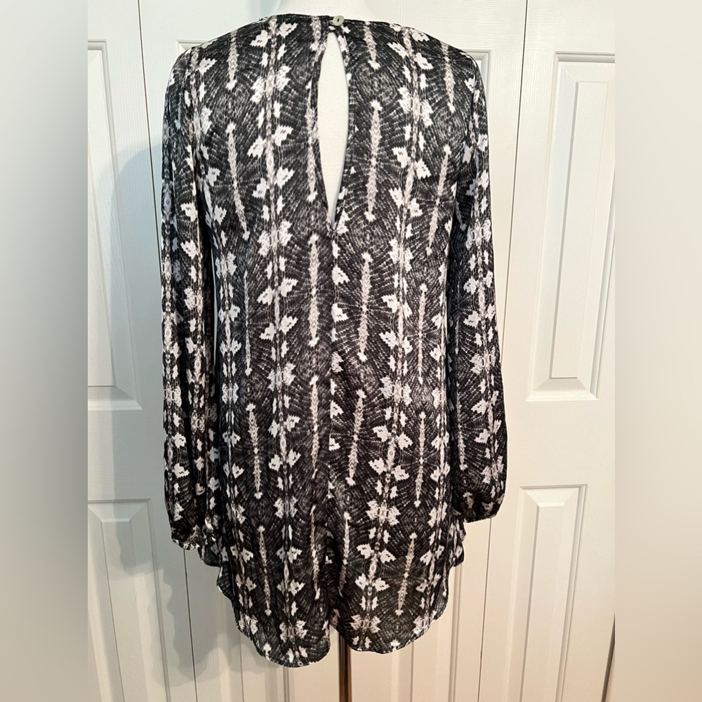 Gray Bell Sleeve Tunic - Picture 8 of 9